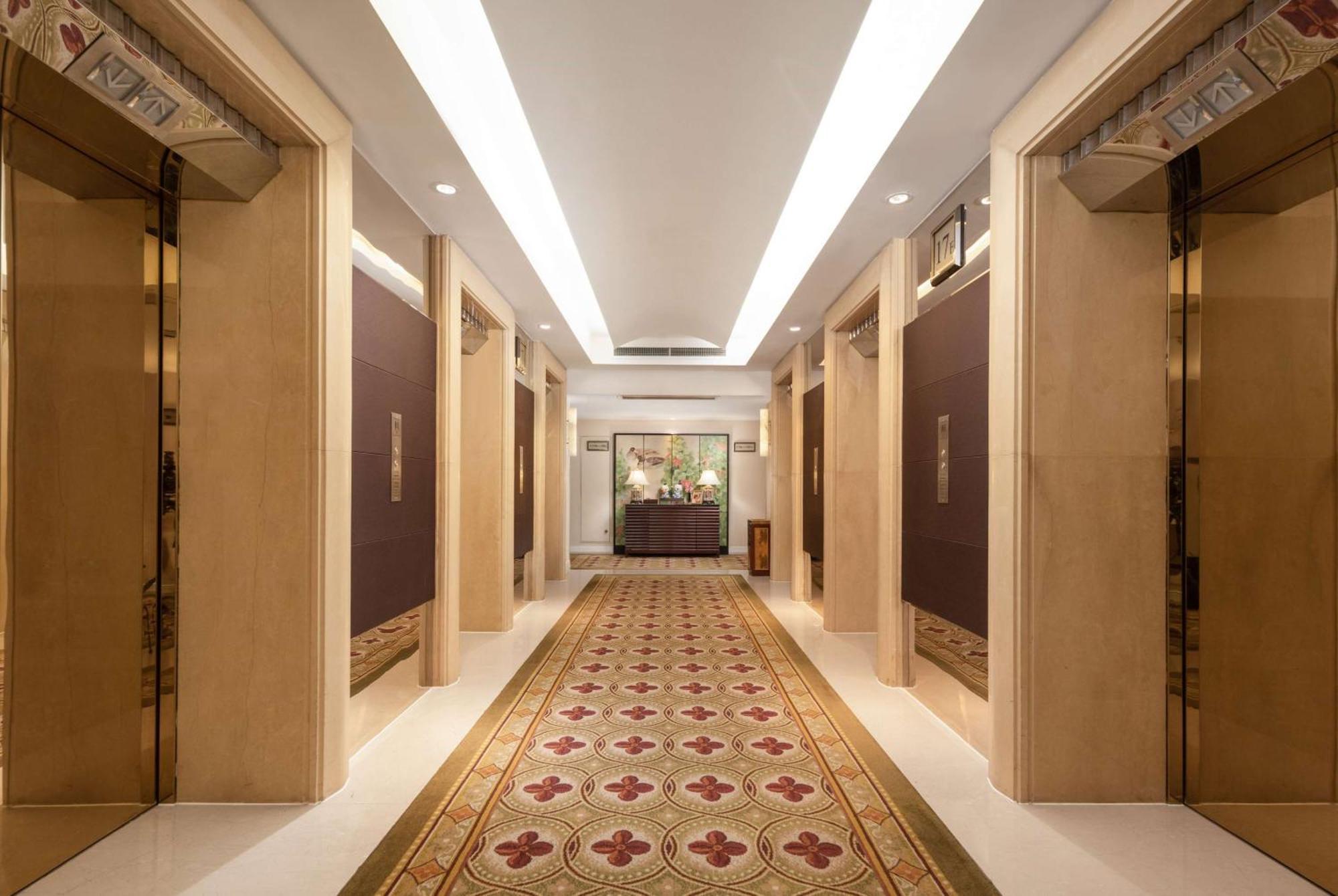 Ramada Plaza Optics Valley Hotel Wuhan Exterior foto