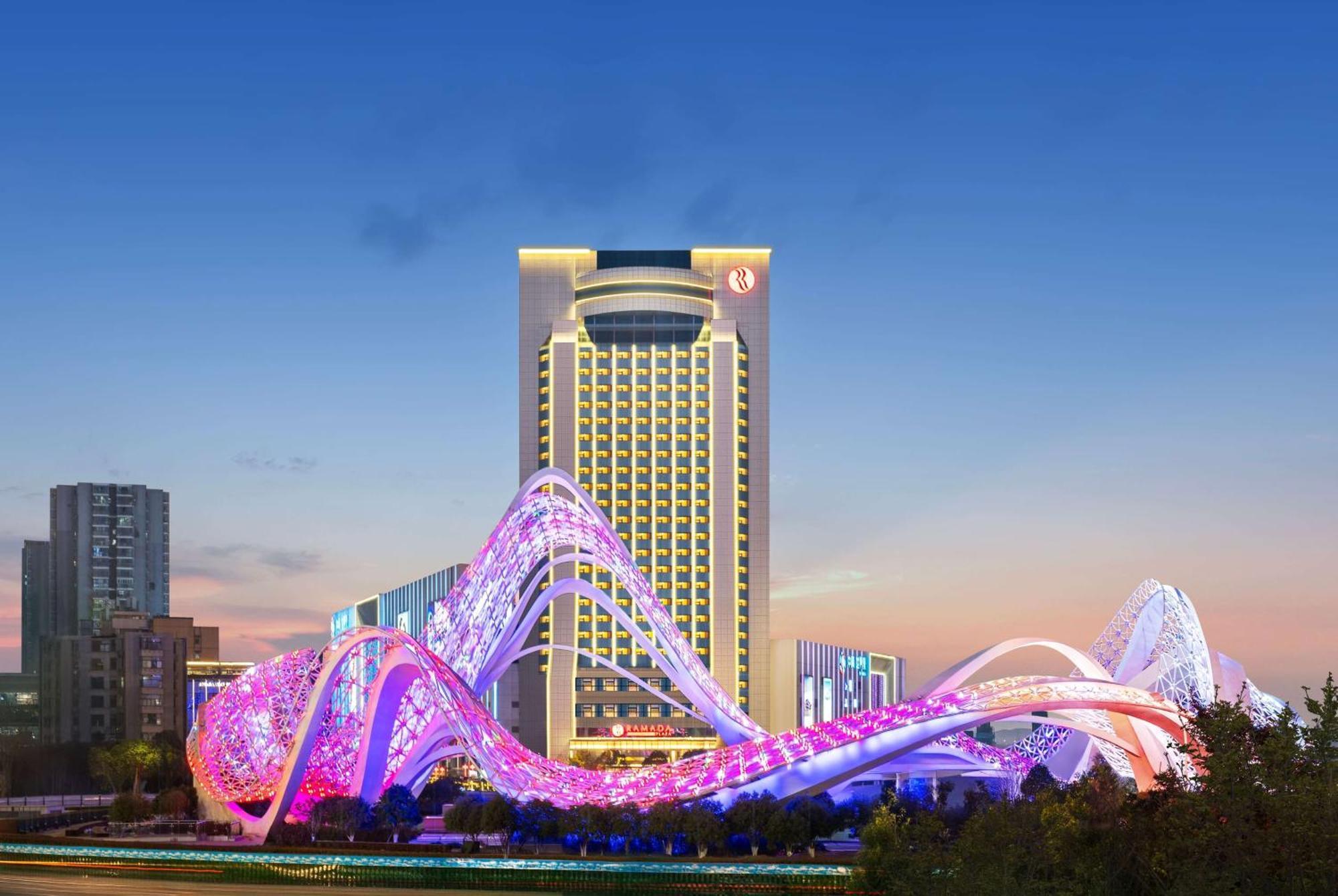 Ramada Plaza Optics Valley Hotel Wuhan Exterior foto