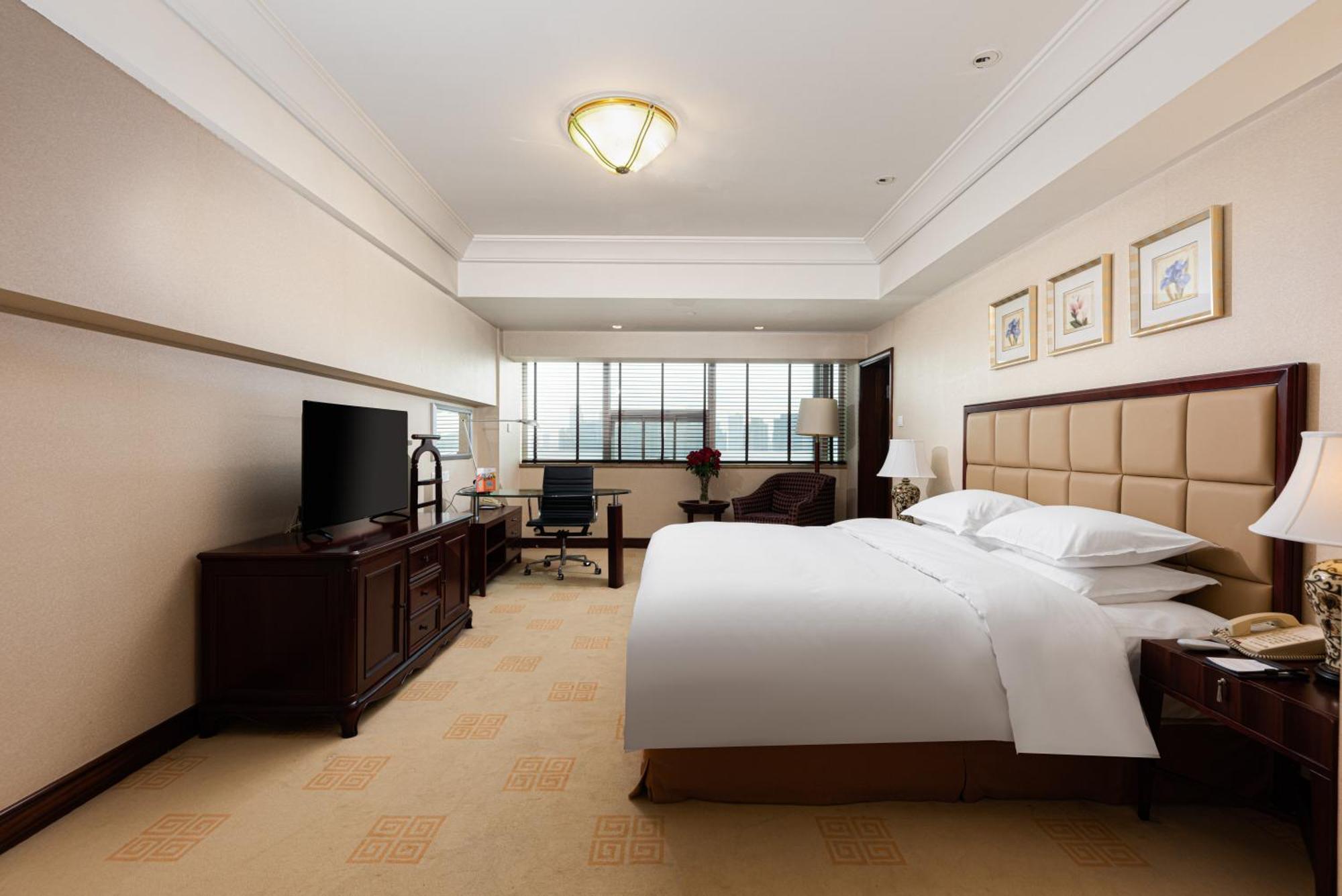 Ramada Plaza Optics Valley Hotel Wuhan Exterior foto