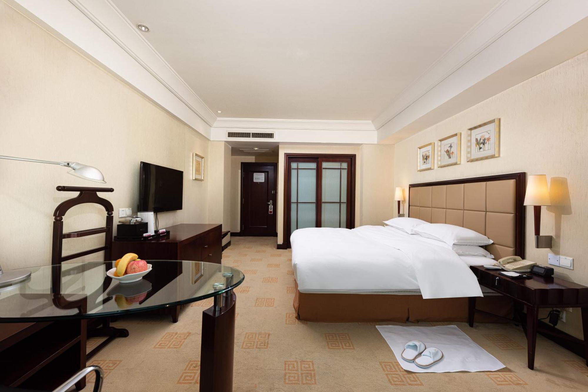 Ramada Plaza Optics Valley Hotel Wuhan Exterior foto