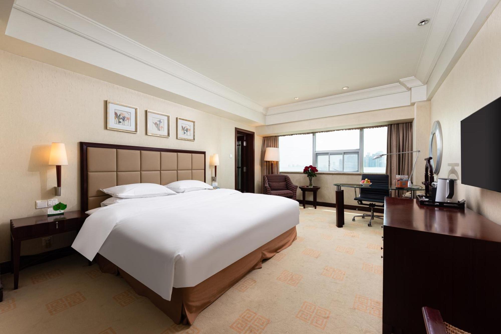 Ramada Plaza Optics Valley Hotel Wuhan Exterior foto