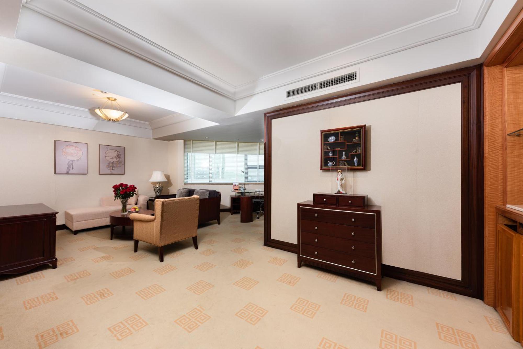 Ramada Plaza Optics Valley Hotel Wuhan Exterior foto