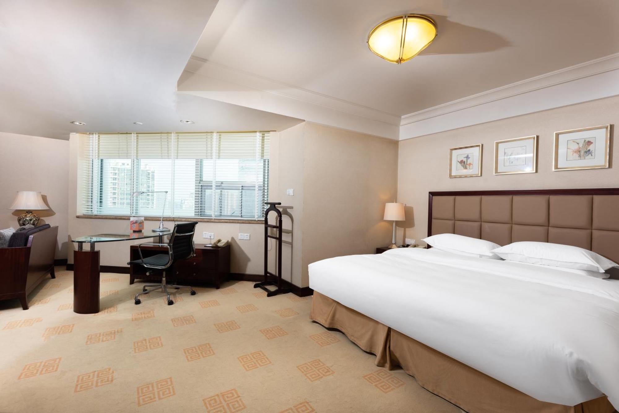 Ramada Plaza Optics Valley Hotel Wuhan Exterior foto