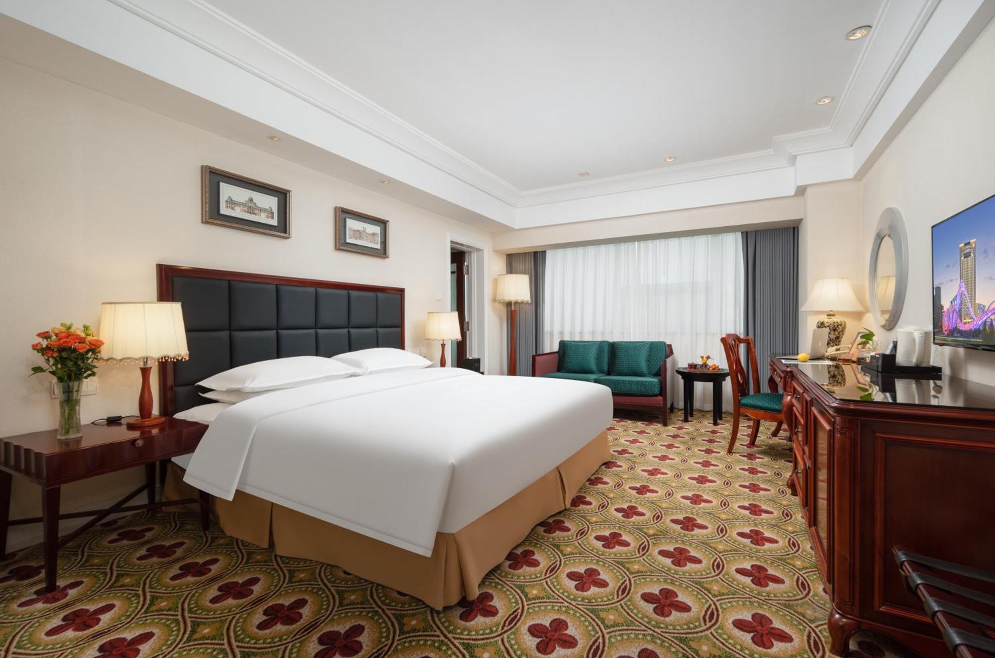 Ramada Plaza Optics Valley Hotel Wuhan Exterior foto