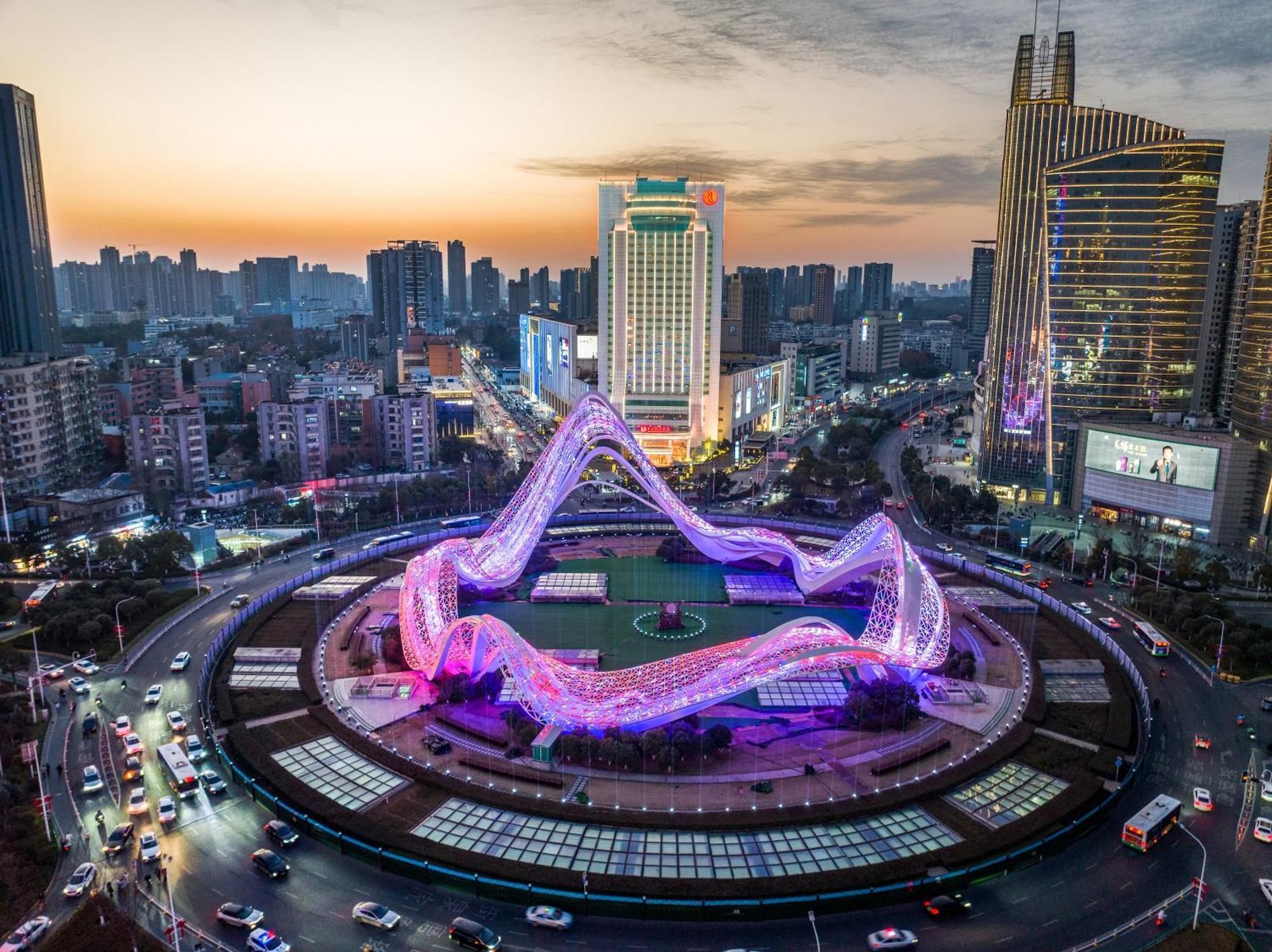 Ramada Plaza Optics Valley Hotel Wuhan Exterior foto