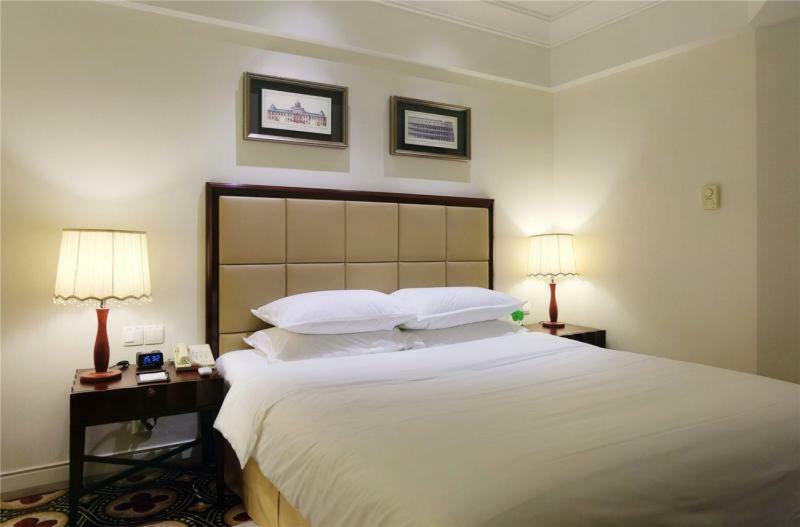 Ramada Plaza Optics Valley Hotel Wuhan Exterior foto